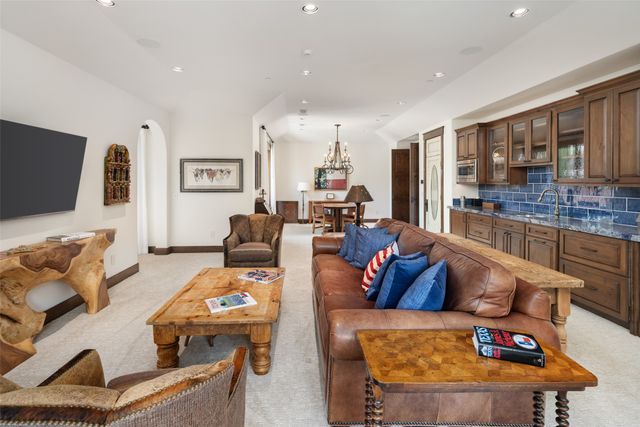 31 Abbey Woods Lane, Dallas, TX 75248