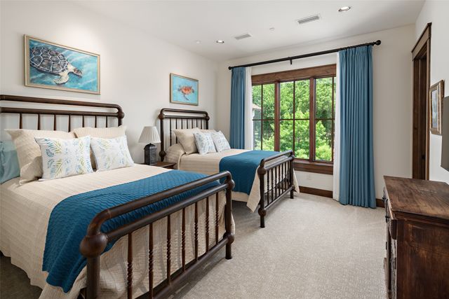 31 Abbey Woods Lane, Dallas, TX 75248