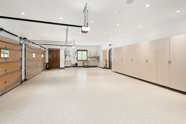 31 Abbey Woods Lane, Dallas, TX 75248