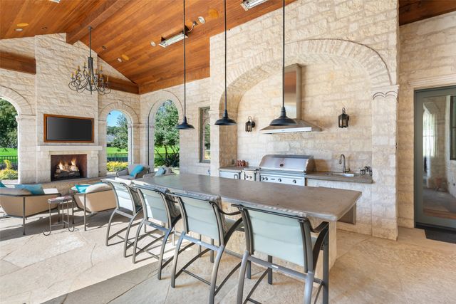 31 Abbey Woods Lane, Dallas, TX 75248