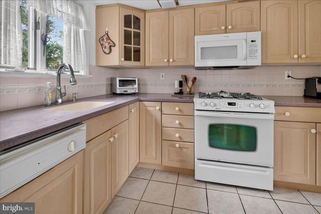 74 MARK TWAIN DR, Hamilton, NJ 08690
