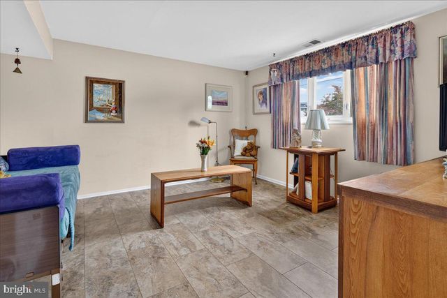74 MARK TWAIN DR, Hamilton, NJ 08690
