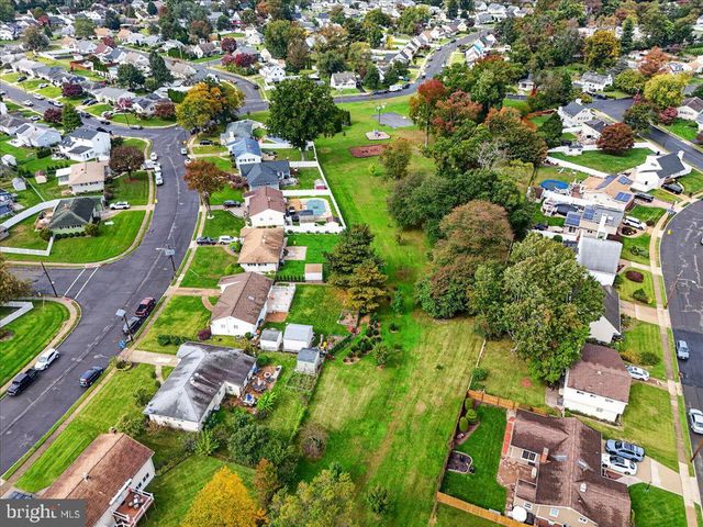74 MARK TWAIN DR, Hamilton, NJ 08690