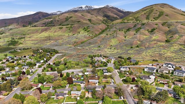 2470 PEACH ST, Perry, UT 84302