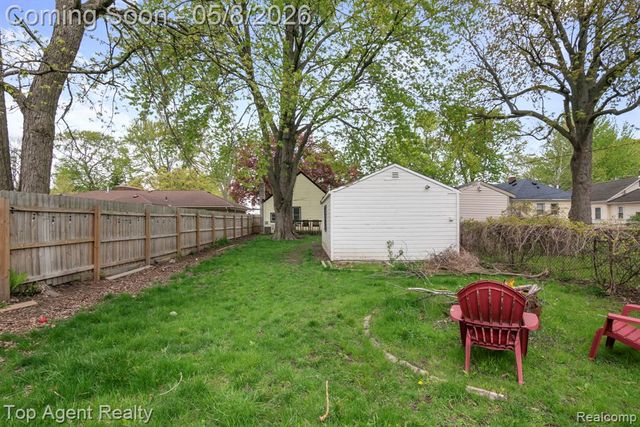 21718 Elizabeth Street, Saint Clair Shores, MI 48080