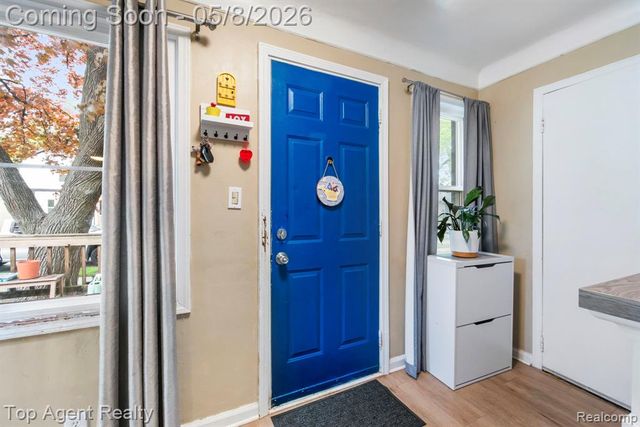 21718 Elizabeth Street, Saint Clair Shores, MI 48080
