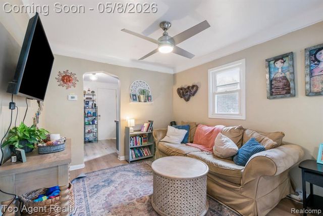 21718 Elizabeth Street, Saint Clair Shores, MI 48080