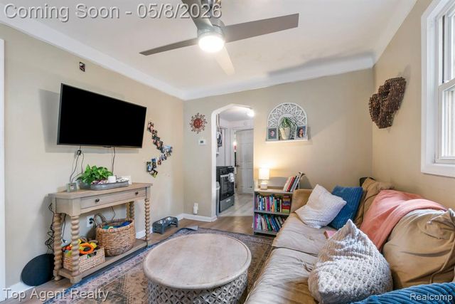 21718 Elizabeth Street, Saint Clair Shores, MI 48080