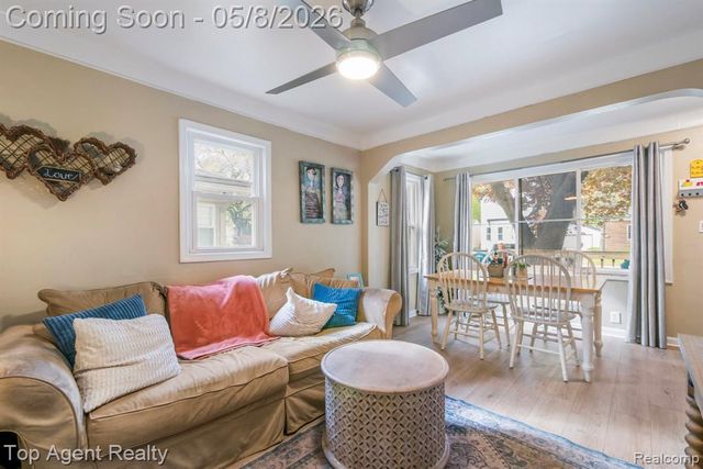 21718 Elizabeth Street, Saint Clair Shores, MI 48080