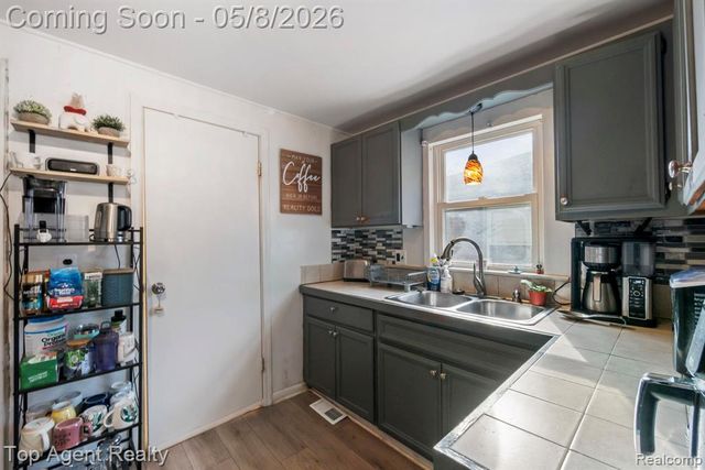 21718 Elizabeth Street, Saint Clair Shores, MI 48080