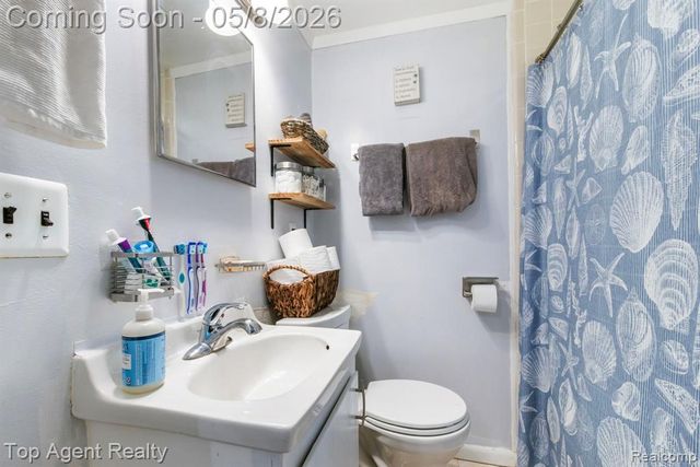 21718 Elizabeth Street, Saint Clair Shores, MI 48080