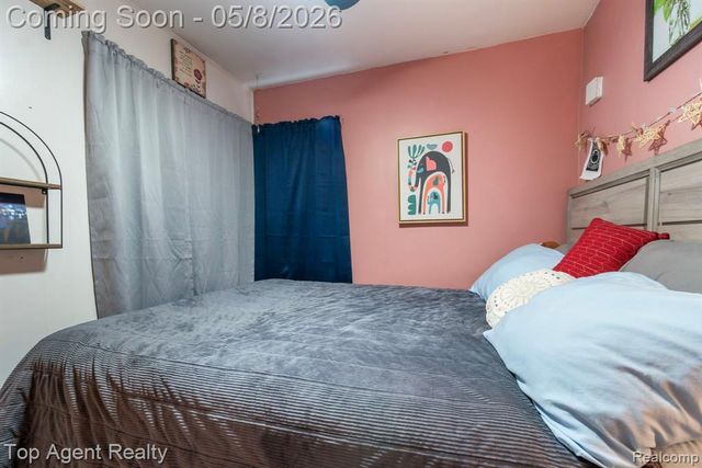 21718 Elizabeth Street, Saint Clair Shores, MI 48080