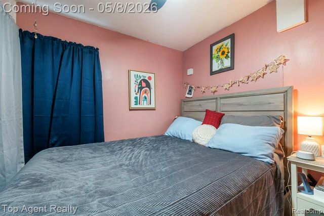 21718 Elizabeth Street, Saint Clair Shores, MI 48080
