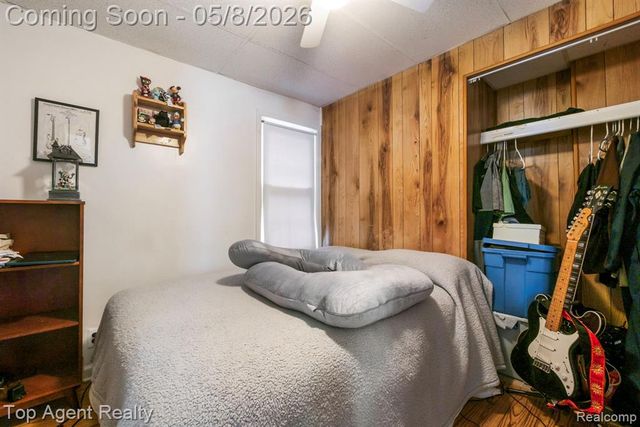 21718 Elizabeth Street, Saint Clair Shores, MI 48080