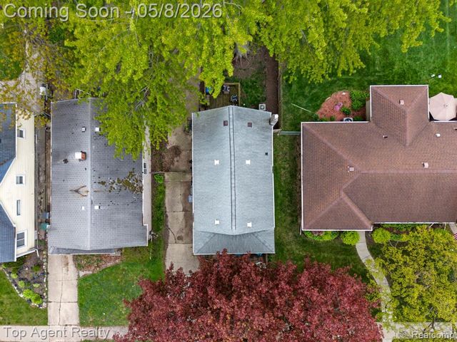 21718 Elizabeth Street, Saint Clair Shores, MI 48080