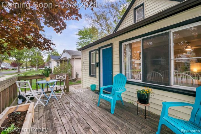 21718 Elizabeth Street, Saint Clair Shores, MI 48080