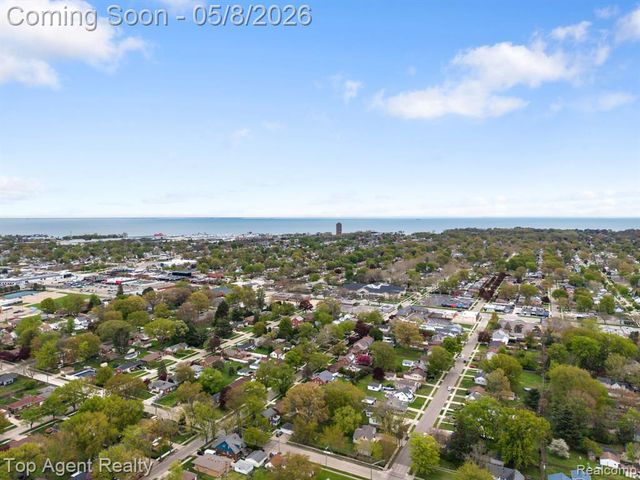 21718 Elizabeth Street, Saint Clair Shores, MI 48080