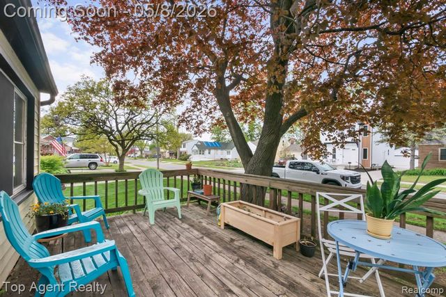 21718 Elizabeth Street, Saint Clair Shores, MI 48080