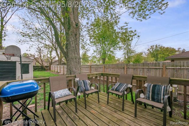 21718 Elizabeth Street, Saint Clair Shores, MI 48080
