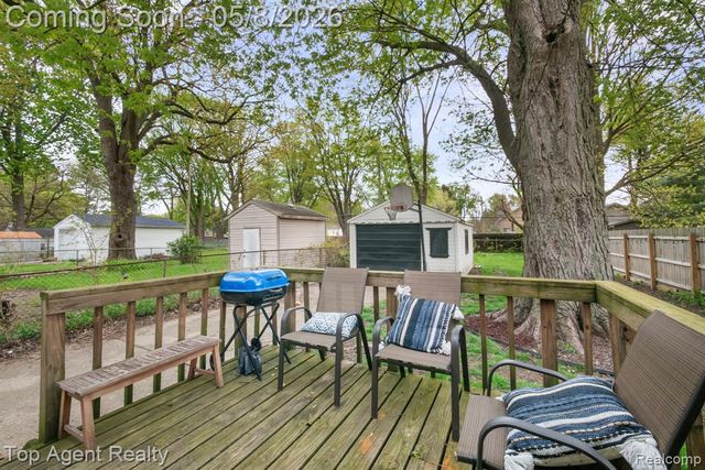 21718 Elizabeth Street, Saint Clair Shores, MI 48080
