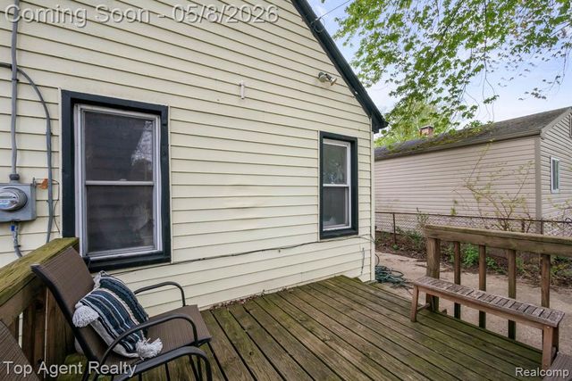 21718 Elizabeth Street, Saint Clair Shores, MI 48080