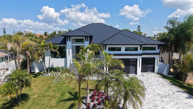 413 ISLAND CIRCLE, Sarasota, FL 34242