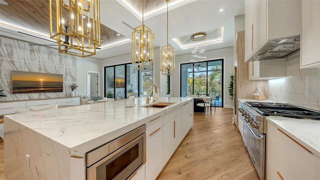 413 ISLAND CIRCLE, Sarasota, FL 34242
