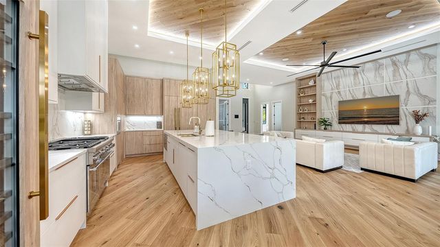 413 ISLAND CIRCLE, Sarasota, FL 34242