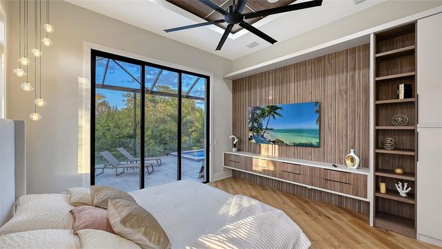 413 ISLAND CIRCLE, Sarasota, FL 34242