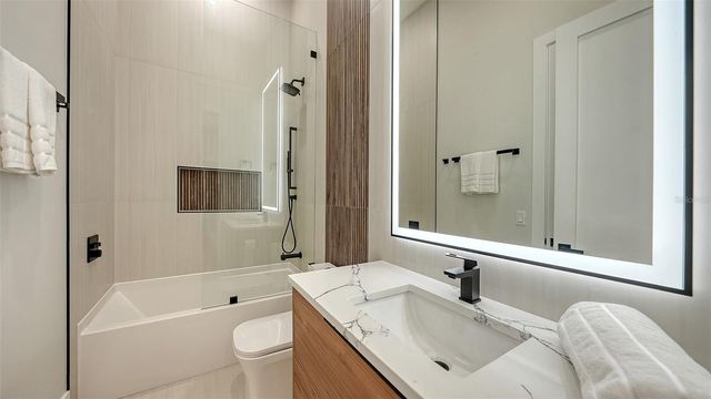 413 ISLAND CIRCLE, Sarasota, FL 34242
