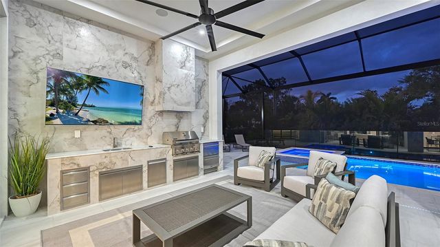 413 ISLAND CIRCLE, Sarasota, FL 34242