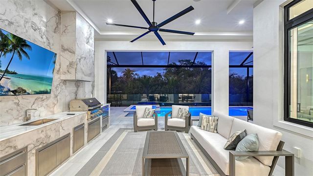 413 ISLAND CIRCLE, Sarasota, FL 34242