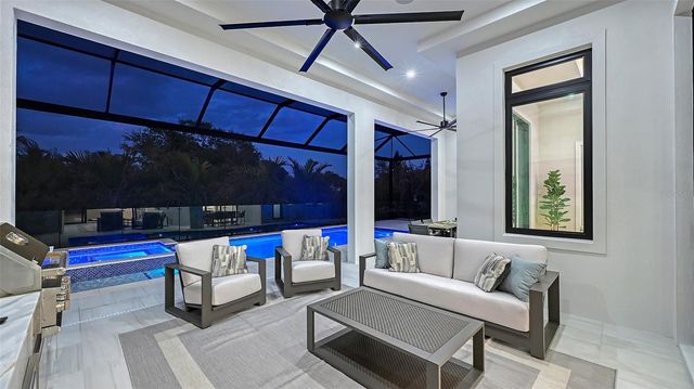 413 ISLAND CIRCLE, Sarasota, FL 34242