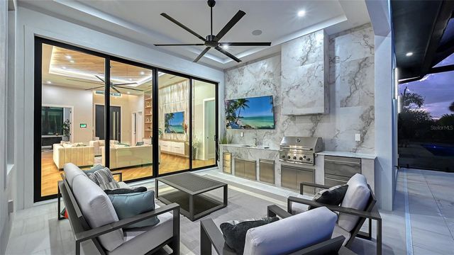 413 ISLAND CIRCLE, Sarasota, FL 34242