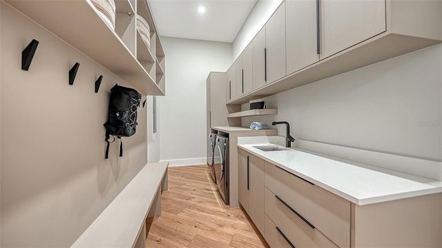 413 ISLAND CIRCLE, Sarasota, FL 34242
