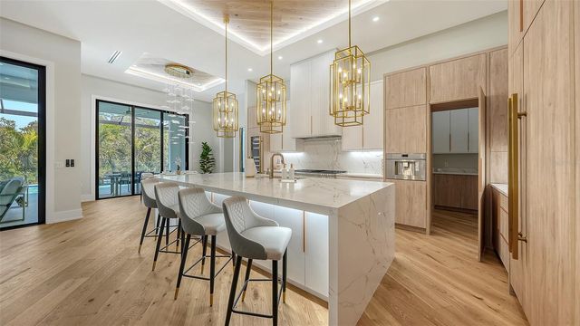 413 ISLAND CIRCLE, Sarasota, FL 34242