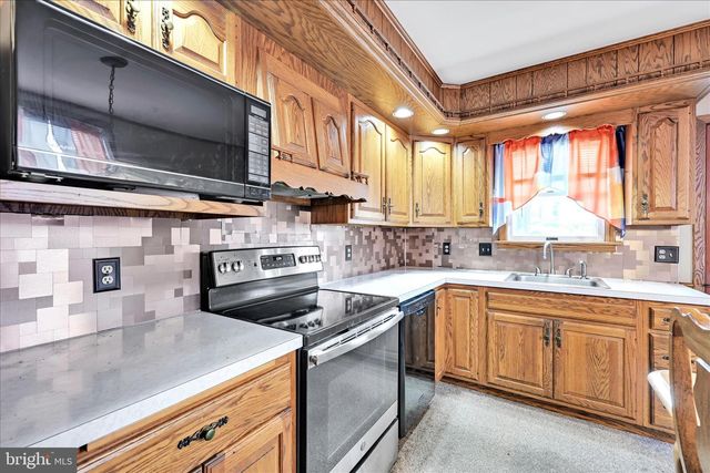 519 GREENWOOD AVE, Pottsville, PA 17901