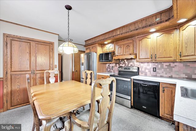 519 GREENWOOD AVE, Pottsville, PA 17901