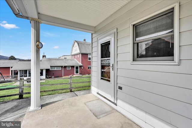 519 GREENWOOD AVE, Pottsville, PA 17901