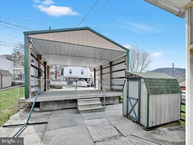 519 GREENWOOD AVE, Pottsville, PA 17901