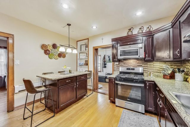 5322 W Wolfram Street, Chicago, IL 60641