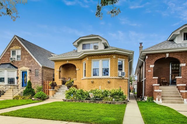 5322 W Wolfram Street, Chicago, IL 60641
