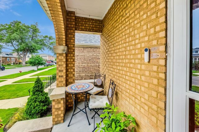 5322 W Wolfram Street, Chicago, IL 60641