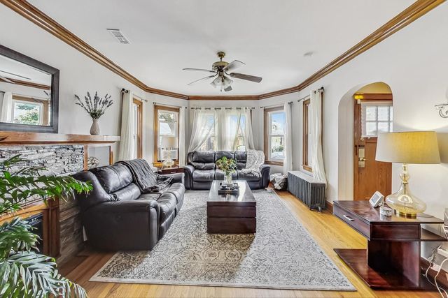 5322 W Wolfram Street, Chicago, IL 60641