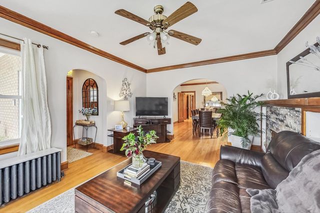 5322 W Wolfram Street, Chicago, IL 60641