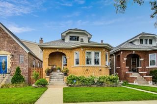 5322 W Wolfram Street, Chicago, IL 60641