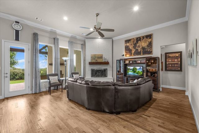124 Stanford Lane, Springtown, TX 76082
