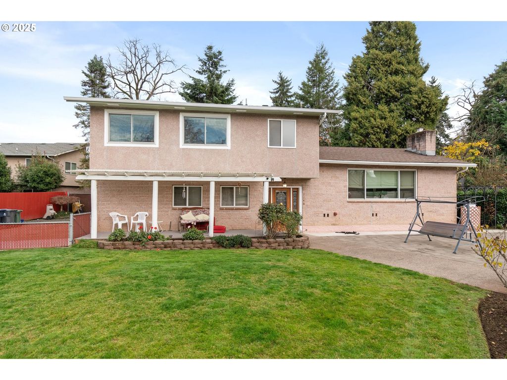 2746 HARLOW Rd, Eugene, OR 97401