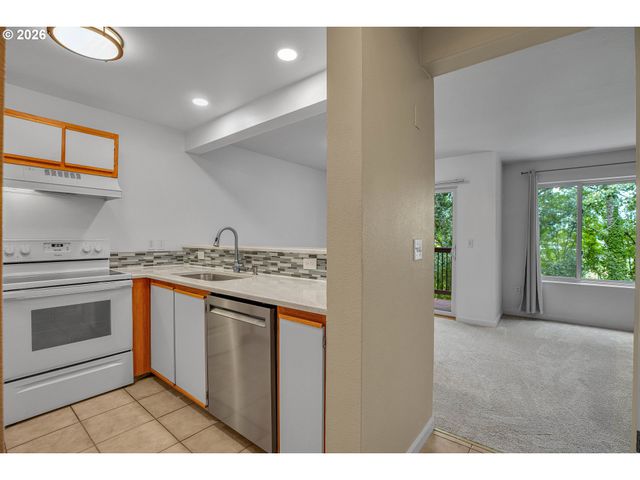 7165 Sw SAGERT St 103, Tualatin, OR 97062