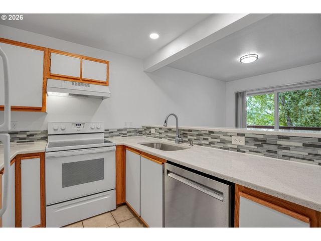 7165 Sw SAGERT St 103, Tualatin, OR 97062